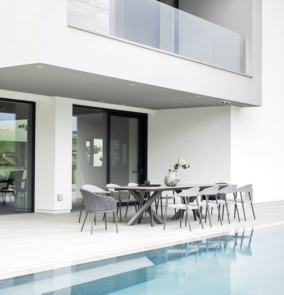 Уличные столы SYSTEM STAR Maxi + Maxi Long от Varaschin