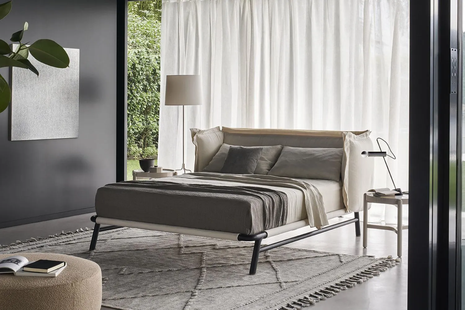 Кровать EDOARDO с воланами от Meridiani