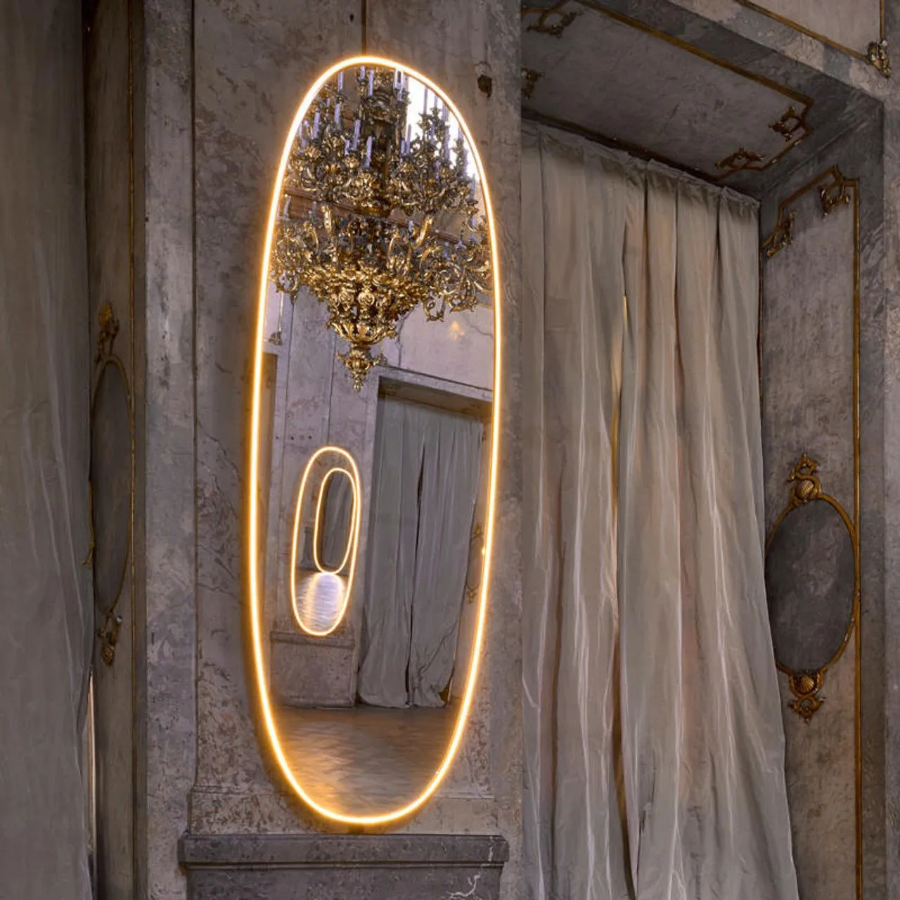 Зеркало с подсветкой LA PLUS BELLE от Flos