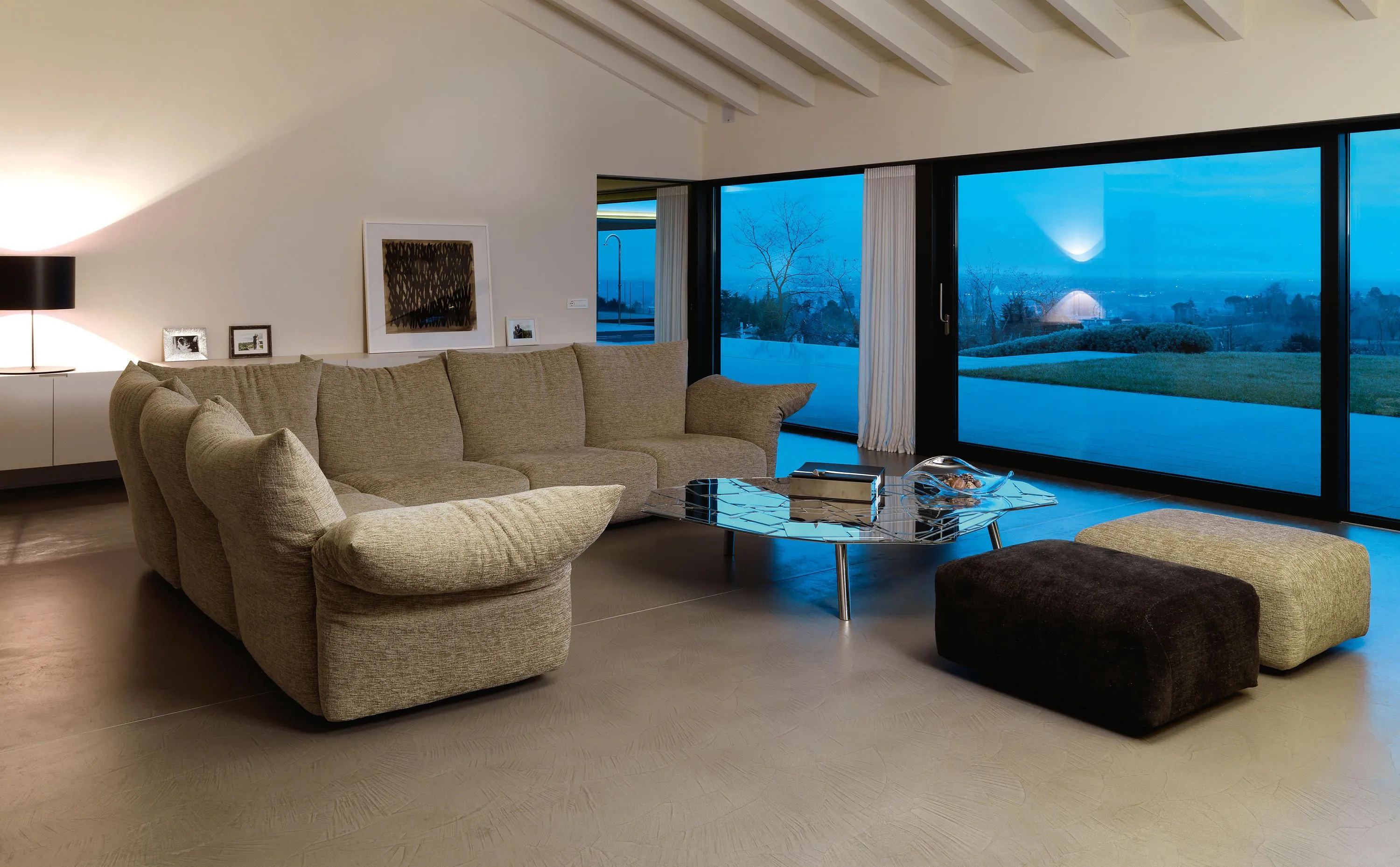 Диван STANDARD от Edra с умными подушками