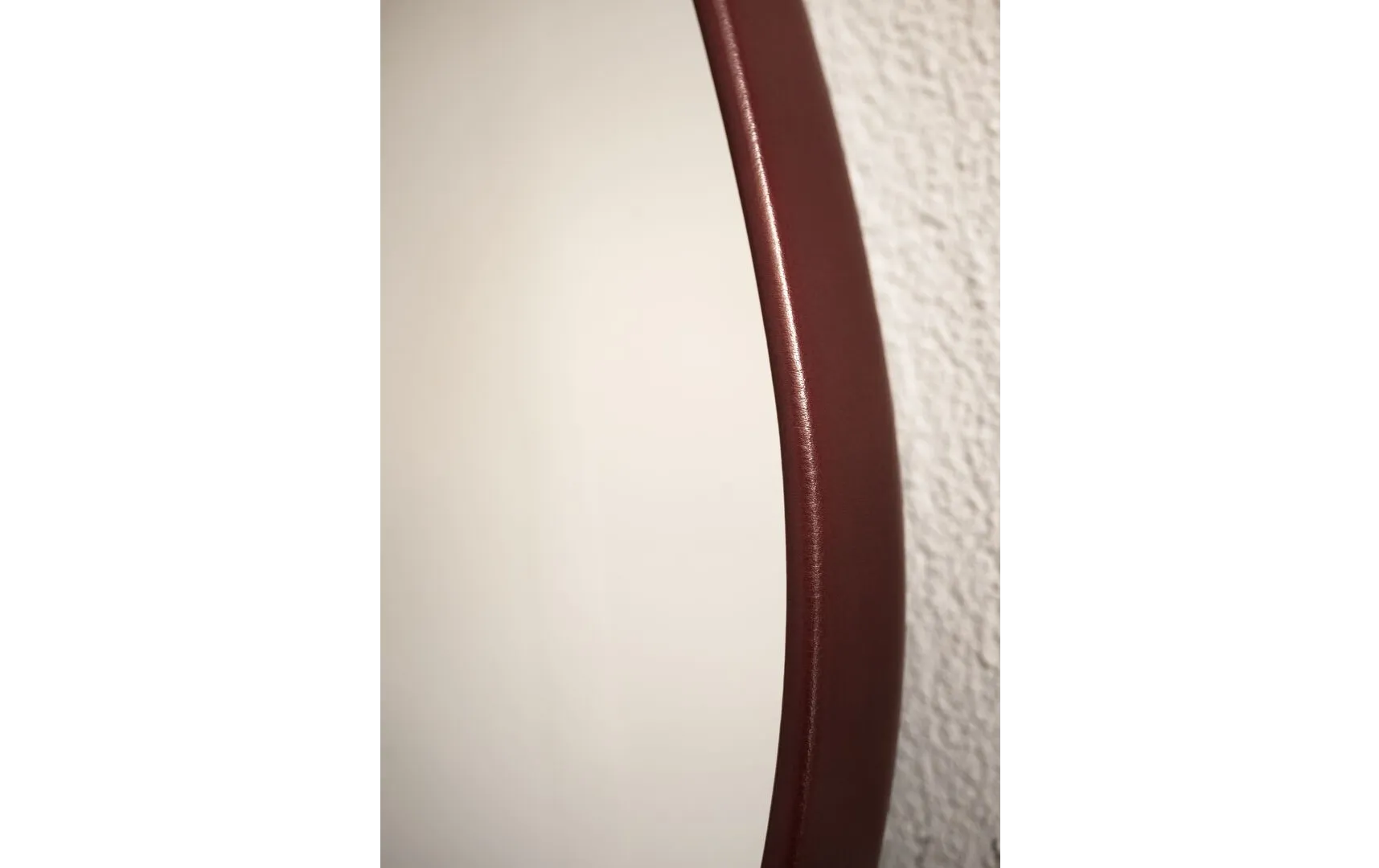 Зеркало FLUID от Baxter с кожаным обрамлением